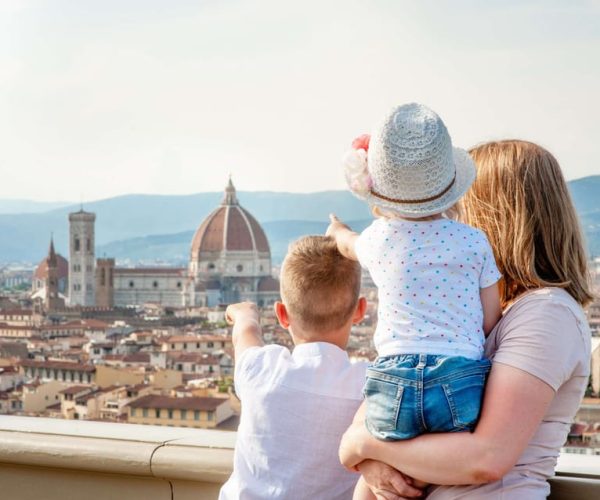 Family Tour of Florences Old Town and da Vinci Museum – Florence, Italy